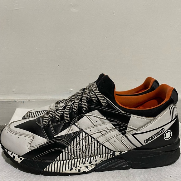 ASICS Gel Lyte-V Undefeated Disarry, Size 10 Men, White, Black - Picture 3 of 4